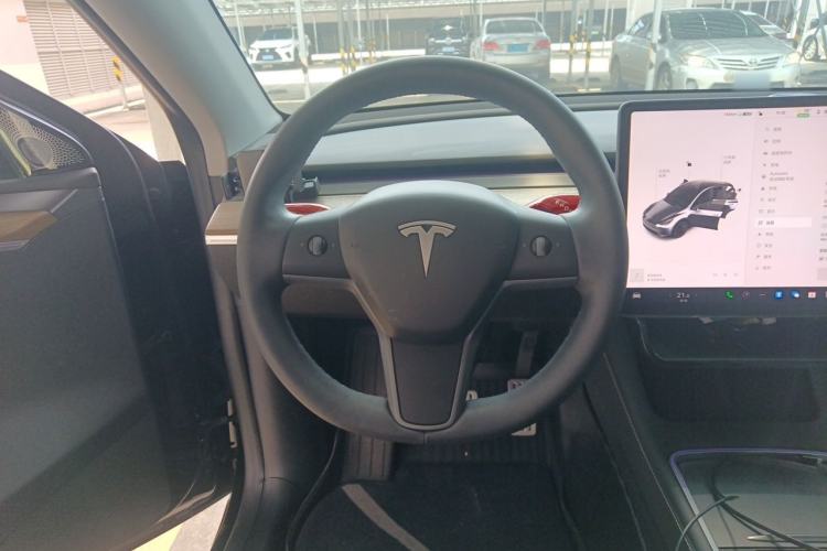 Used Tesla Model Y 2023 Long-Range All-Wheel-Drive Version Steering Wheel