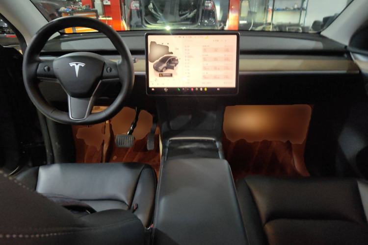 Used Tesla Model Y 2023 Long-Range All-Wheel-Drive Version Center Console