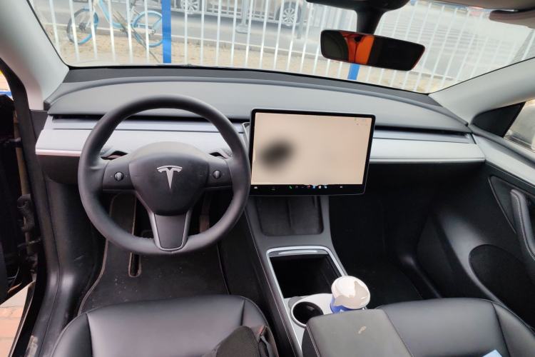 Used Tesla Model Y 2023 Long-Range All-Wheel-Drive Version Center Console
