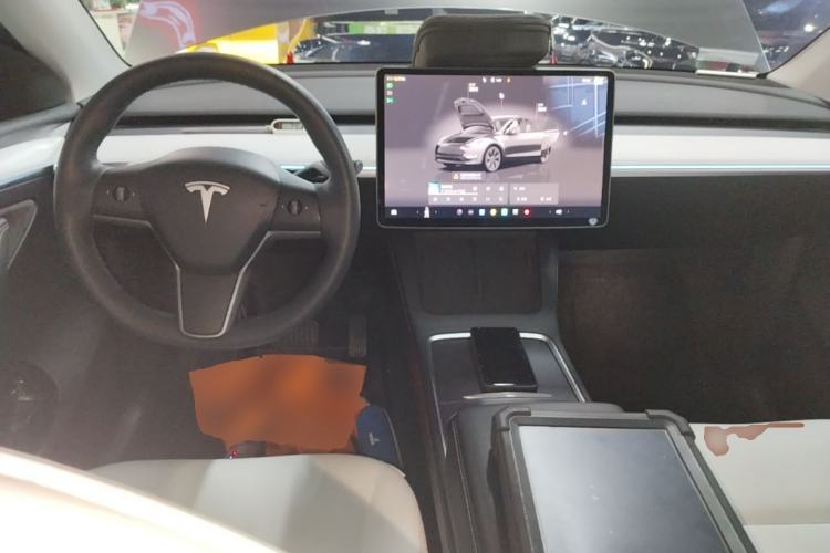 Used Tesla Model Y 2023 Rear-Wheel-Drive Version Center Console