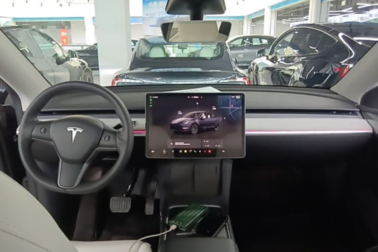 Used Tesla Model Y 2023 Rear-Wheel-Drive Version Center Console