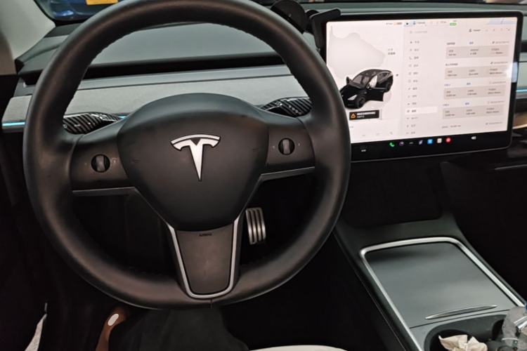 Used Tesla Model Y 2023 High-Performance All-Wheel-Drive Version Center Console