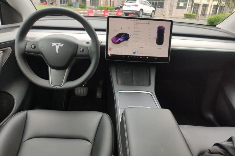 Used Tesla Model Y 2023 Long-Range All-Wheel-Drive Version Center Console