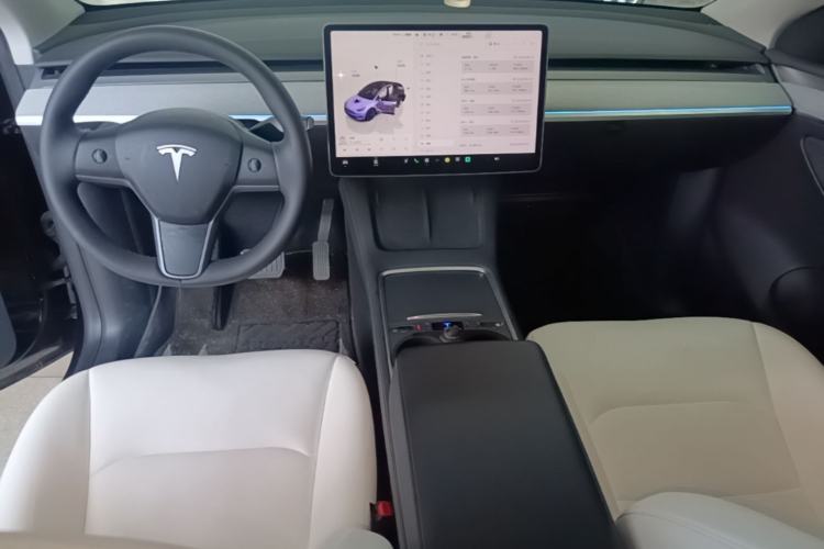 Used Tesla Model Y 2023 Long-Range All-Wheel-Drive Version Center Console