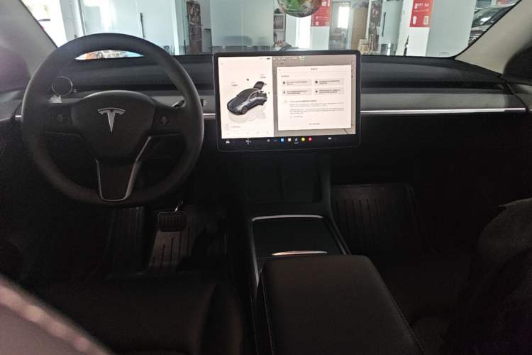 Used Tesla Model Y 2023 Rear-Wheel-Drive Version Center Console