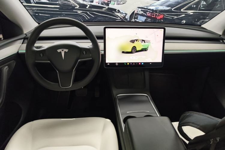 Used Tesla Model Y 2023 Long-Range All-Wheel-Drive Version Center Console