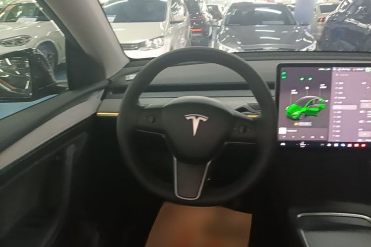 Used Tesla Model Y 2023 Rear-Wheel-Drive Version Center Console