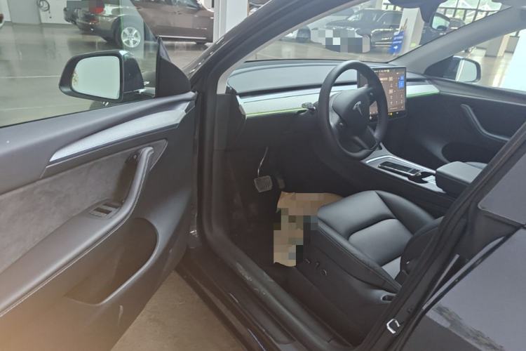 Used Tesla Model Y 2023 Long-Range All-Wheel-Drive Version Driver Seat