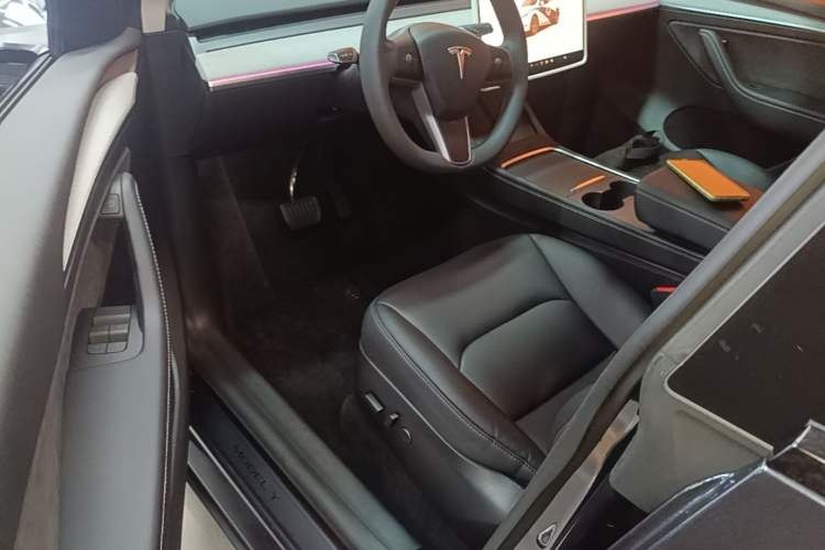 Used Tesla Model Y 2023 Rear-Wheel-Drive Version Driver Seat