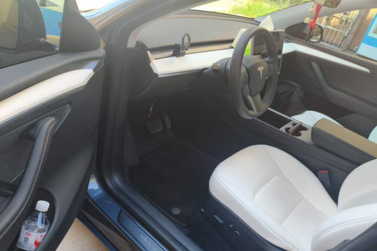 Used Tesla Model Y 2023 Long-Range All-Wheel-Drive Version Driver Seat