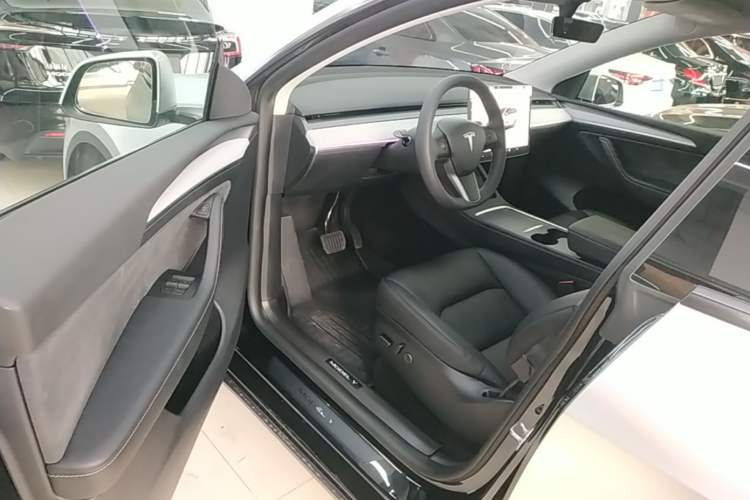 Used Tesla Model Y 2023 Rear-Wheel-Drive Version Driver Seat
