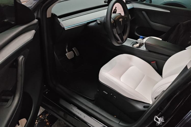 Used Tesla Model Y 2023 High-Performance All-Wheel-Drive Version Driver Seat