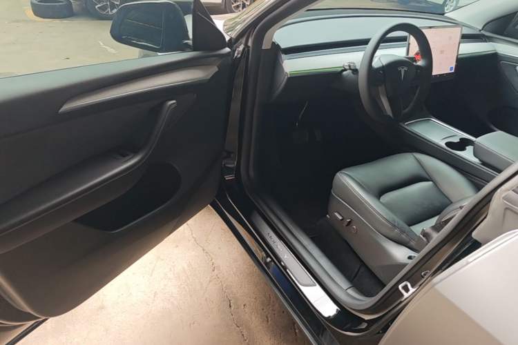 Used Tesla Model Y 2023 Rear-Wheel-Drive Version Driver Seat
