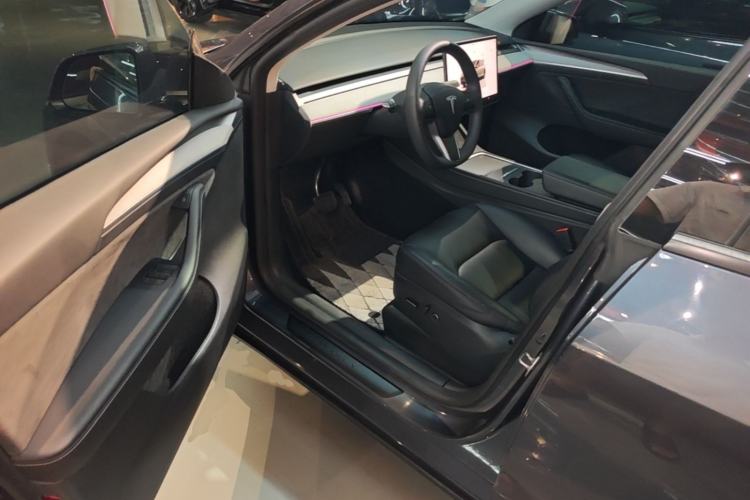 Used Tesla Model Y 2023 Rear-Wheel-Drive Version Driver Seat
