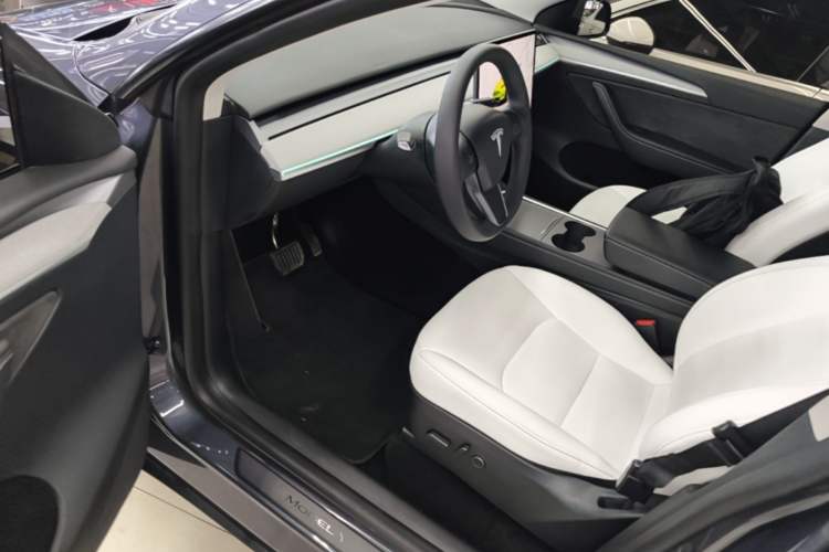 Used Tesla Model Y 2023 Long-Range All-Wheel-Drive Version Driver Seat