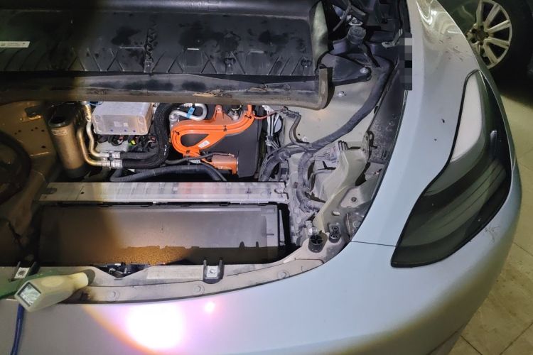 Used Tesla Model Y 2023 Rear-Wheel-Drive Version Engine Bay Left