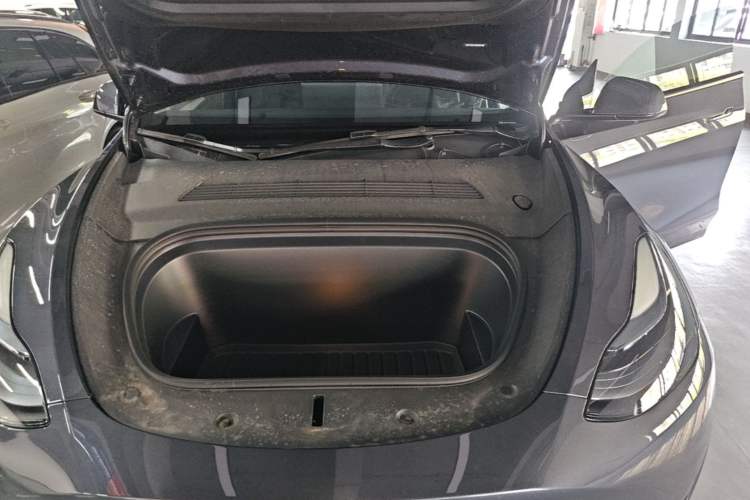 Used Tesla Model Y 2023 Rear-Wheel-Drive Version Engine Bay