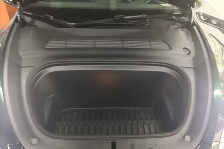 Used Tesla Model Y 2023 Rear-Wheel-Drive Version Engine Bay