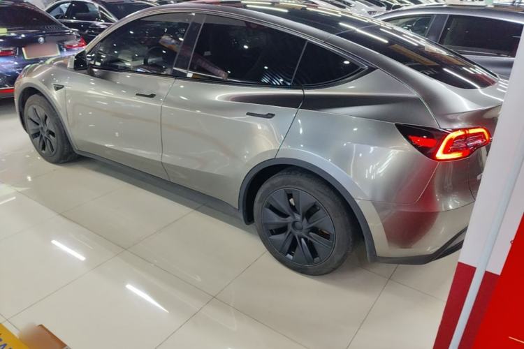 Used Tesla Model Y 2023 Rear-Wheel-Drive Version Exterior 2