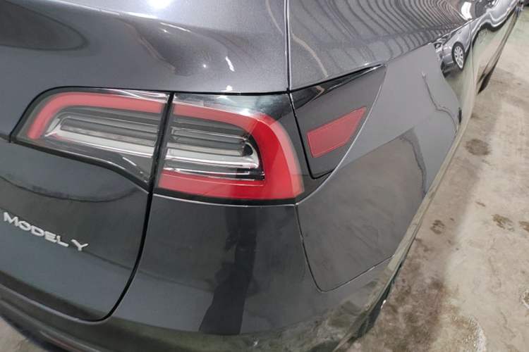 Used Tesla Model Y 2023 Long-Range All-Wheel-Drive Version Exterior 3