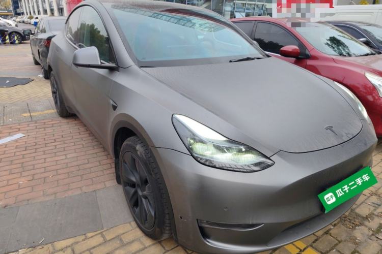 Used Tesla Model Y 2023 Long-Range All-Wheel-Drive Version Front Right 45 Deg
