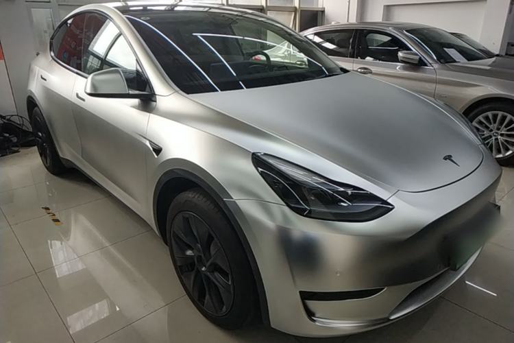 Used Tesla Model Y 2023 Rear-Wheel-Drive Version Front Right 45 Deg