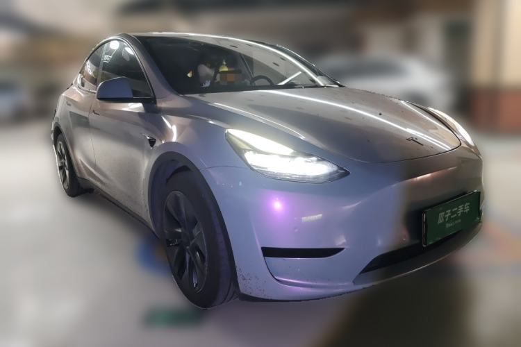 Used Tesla Model Y 2023 Rear-Wheel-Drive Version Front Right 45 Deg