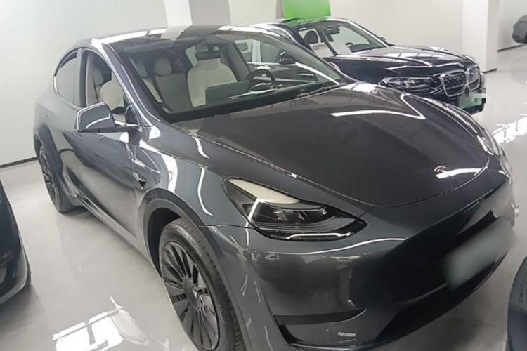 Used Tesla Model Y 2023 Rear-Wheel-Drive Version Front Right 45 Deg