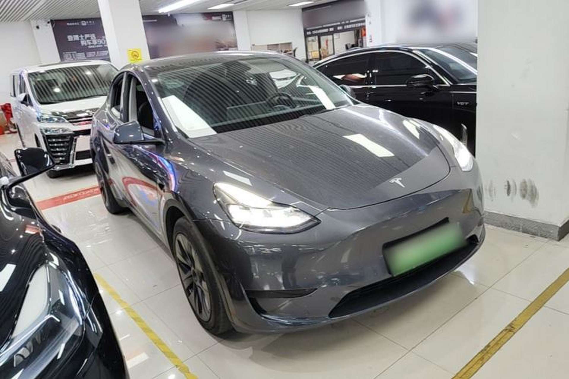 Used Tesla Model Y 2023 Rear-Wheel-Drive Version Front Right 45 Deg