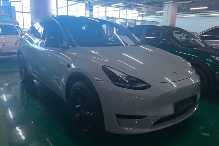 Used Tesla Model Y 2023 Rear-Wheel-Drive Version Front Right 45 Deg