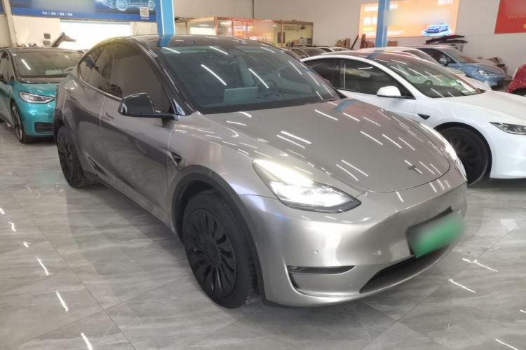 Used Tesla Model Y 2023 Long-Range All-Wheel-Drive Version Front Right 45 Deg