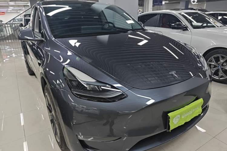 Used Tesla Model Y 2023 Long-Range All-Wheel-Drive Version Front Right 45 Deg