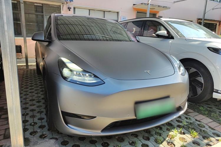 Used Tesla Model Y 2023 Rear-Wheel-Drive Version Front Right 45 Deg