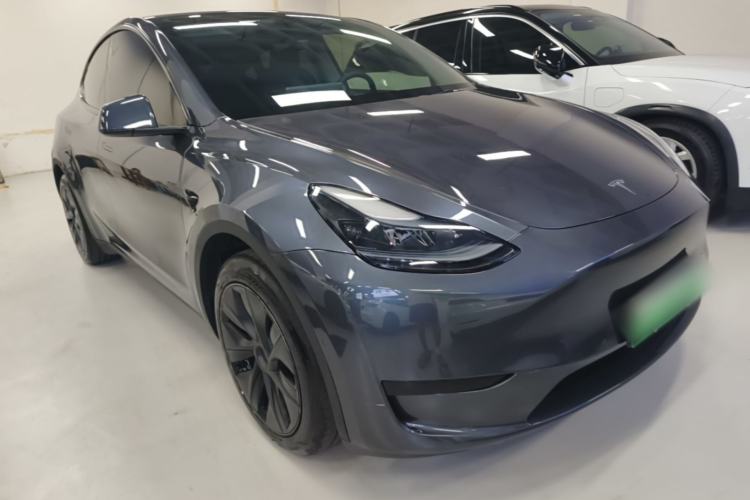 Used Tesla Model Y 2023 Rear-Wheel-Drive Version Front Right 45 Deg