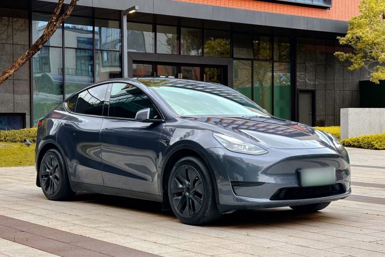 Used Tesla Model Y 2023 Rear-Wheel-Drive Version Front Right 45 Deg