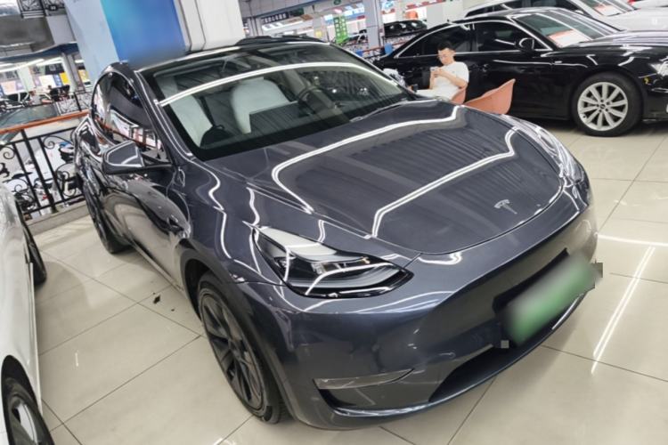 Used Tesla Model Y 2023 Long-Range All-Wheel-Drive Version Front Right 45 Deg