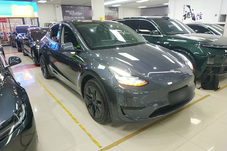 Used Tesla Model Y 2023 Rear-Wheel-Drive Version Front Right 45 Deg