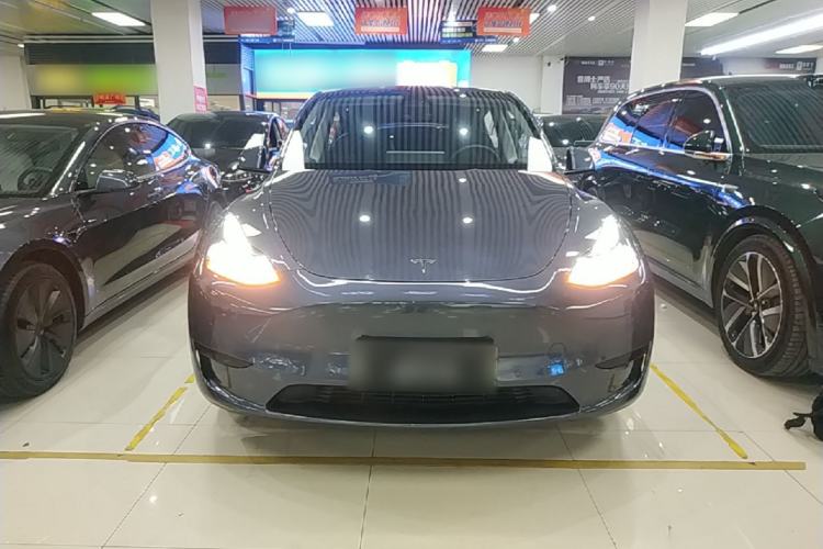 Used Tesla Model Y 2023 Rear-Wheel-Drive Version Front