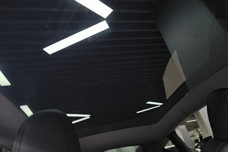 Used Tesla Model Y 2023 Long-Range All-Wheel-Drive Version Headliner
