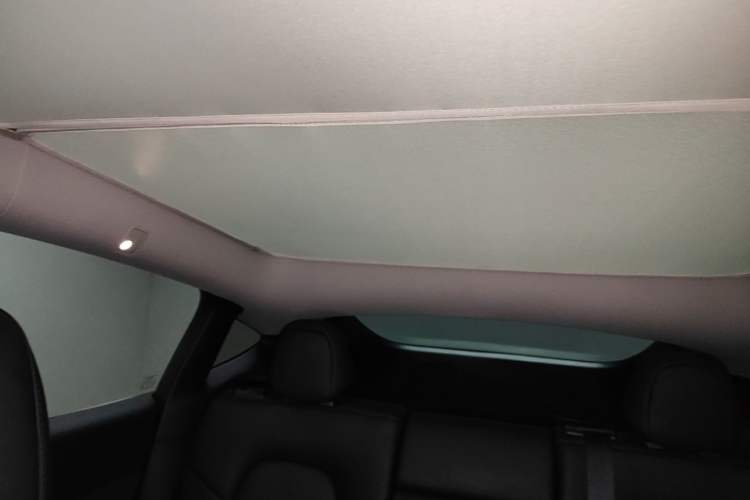 Used Tesla Model Y 2023 Long-Range All-Wheel-Drive Version Headliner