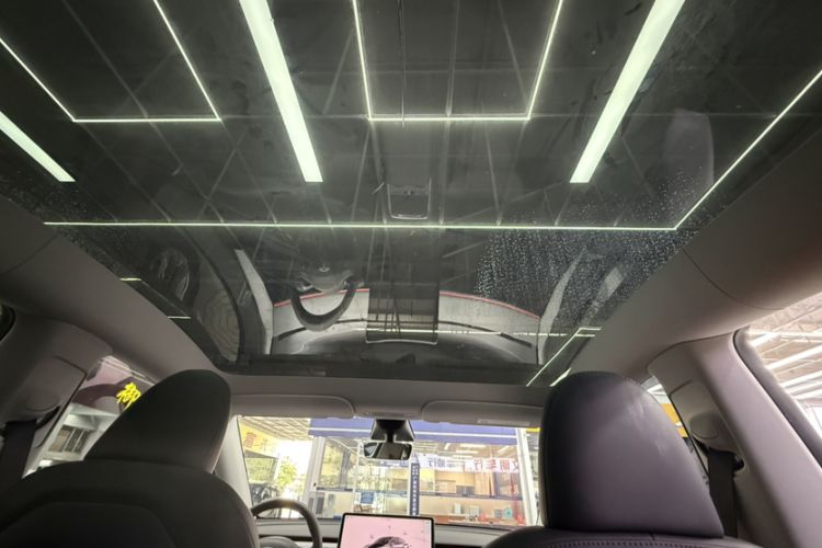Used Tesla Model Y 2023 Rear-Wheel-Drive Version Headliner