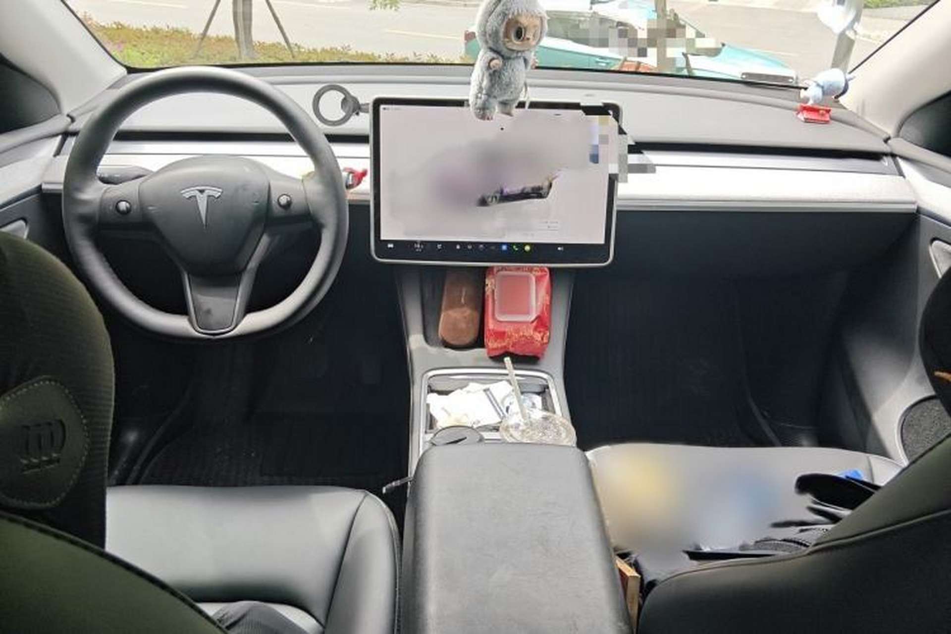 Used Tesla Model Y 2023 Rear-Wheel-Drive Version Interior 2
