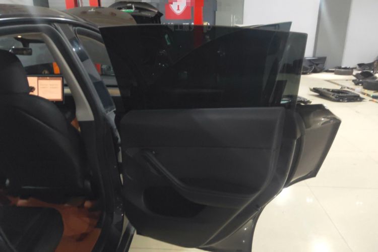 Used Tesla Model Y 2023 Long-Range All-Wheel-Drive Version Interior 3