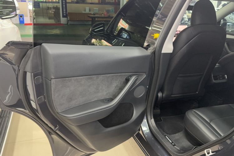 Used Tesla Model Y 2023 Rear-Wheel-Drive Version Interior 3
