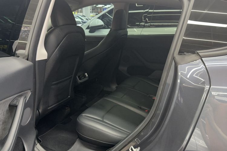 Used Tesla Model Y 2023 Rear-Wheel-Drive Version Interior 4