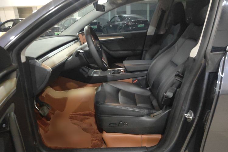Used Tesla Model Y 2023 Long-Range All-Wheel-Drive Version Left Front Seat
