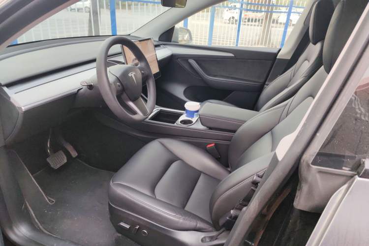 Used Tesla Model Y 2023 Long-Range All-Wheel-Drive Version Left Front Seat