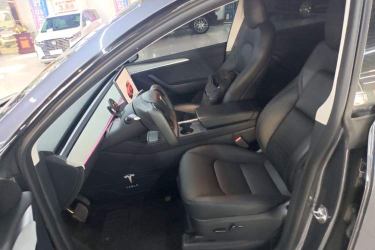Used Tesla Model Y 2023 Rear-Wheel-Drive Version Left Front Seat