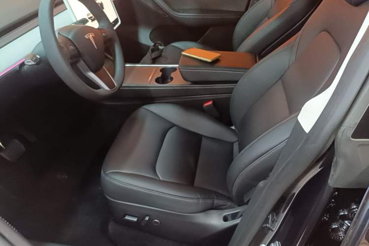 Used Tesla Model Y 2023 Rear-Wheel-Drive Version Left Front Seat