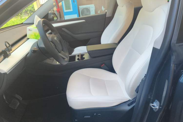 Used Tesla Model Y 2023 Long-Range All-Wheel-Drive Version Left Front Seat